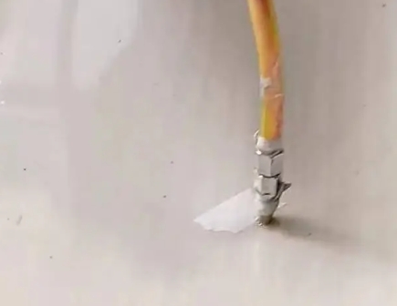 仓山瓷砖空鼓维修公司专业解答在瓷砖铺贴过程中，如果使用的砂料过粗（如全部使用了粗砂），可能会导致以下问题